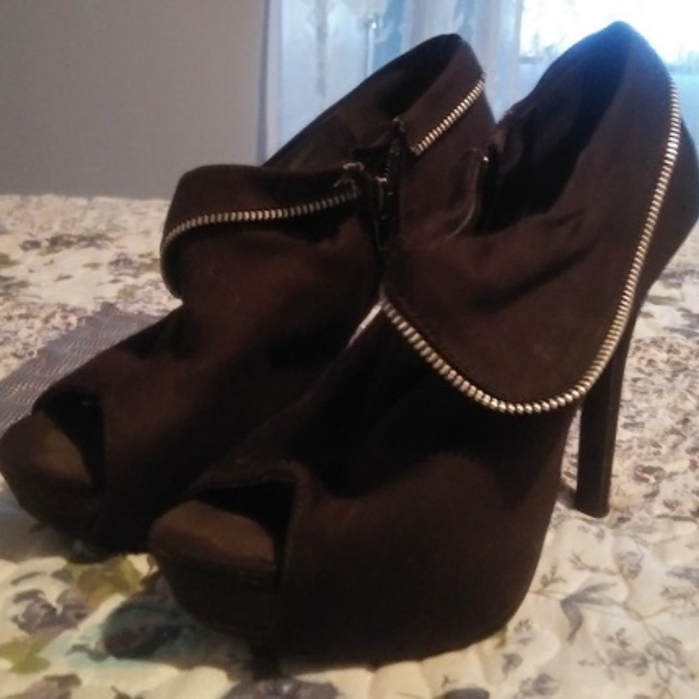 Women's Shoes - Heels